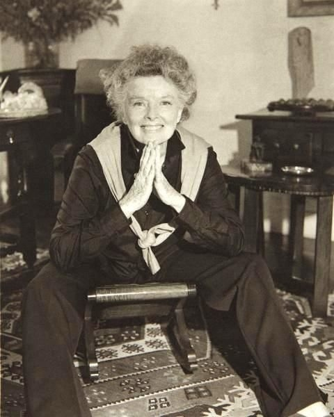 29 июня 2003 года, через месяц после своего 96-го дня рождения, умерла..6