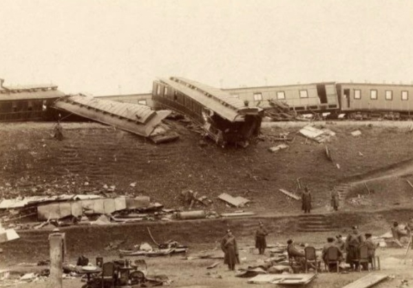 29 октября 1888 года, когда императорский поезд сошел с рельсов,..1