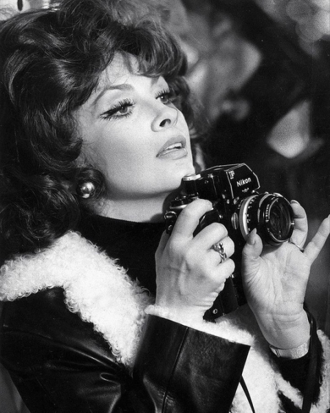 4 июля 1927 года родилась итальянская актриса Джина Лоллобриджида,..0