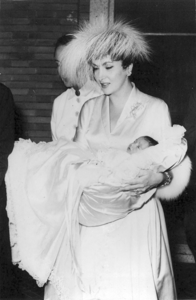 4 июля 1927 года родилась итальянская актриса Джина Лоллобриджида,..8