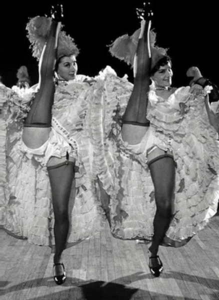 6 октября 1889 года в Париже на Монмартре открылся 