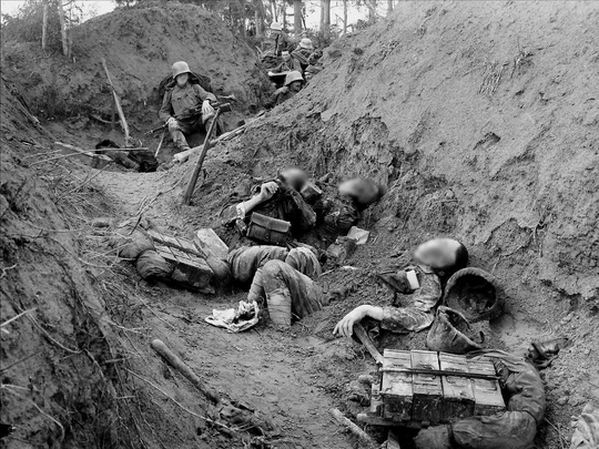 Австрийские штурмовики отдыхают после взятия итальянских..0