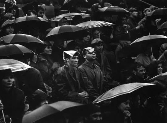 Болельщики. Стадион Динамо, Москва, 1965. Фотограф Анатолий..0