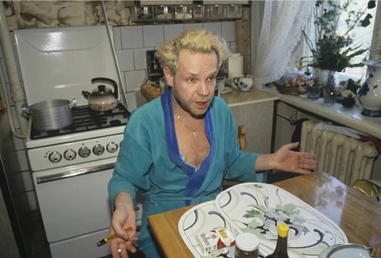 Борис Моисеев в своей квартире, 1994..0