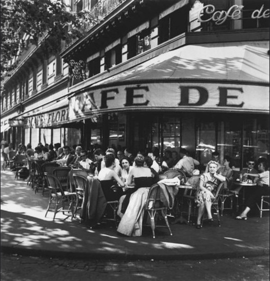 Café de Flore — известнейшее заведение Парижа, 1952..0