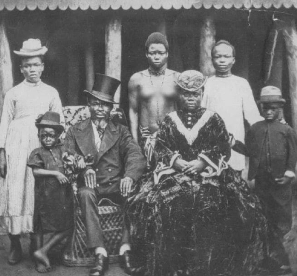 Чернокожие рабовладельцы и их рабы. Либерия. 19 век.
Когда в 1822..0