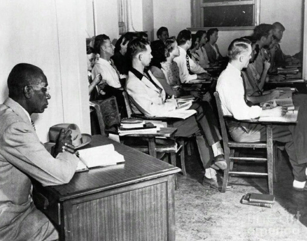 Джордж Маклорен, первый афроамериканский студент, в 1948 году был..0