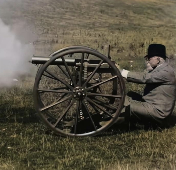 Изобретатель пулемёта Хайрем Стивенс Максим много времени..0