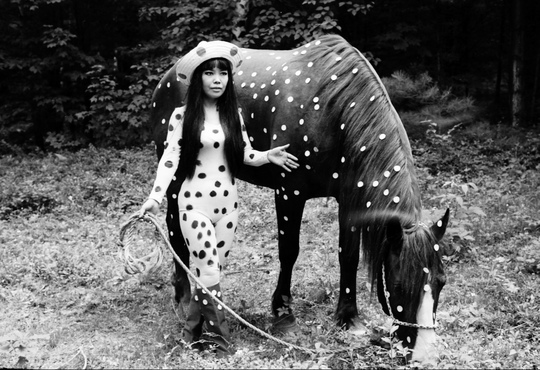 Яёи Кусама и ее лошадь в Вудстоке, 1969..0