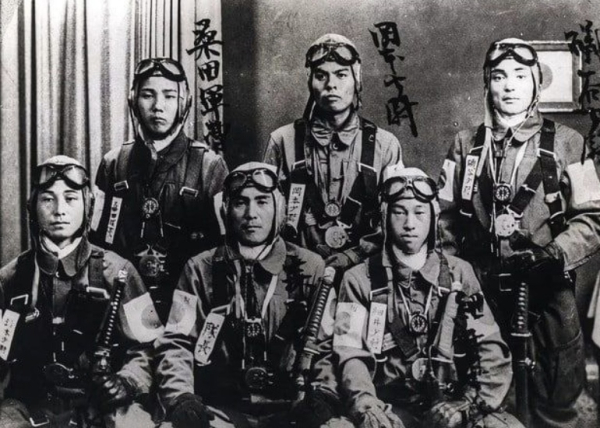 Японские камикадзе.

Ближе к концу Второй мировой войны, в..0