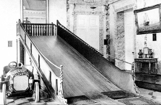 Катальная горка и автомобиль цесаревича Алексея в..0