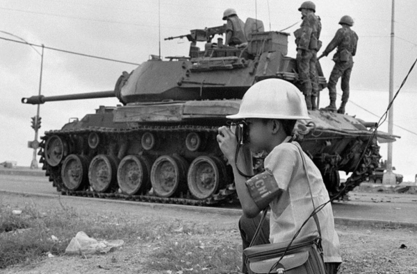 Ло Мань Хунг - детский фотожурналист времен войны во Вьетнаме, 1968..0