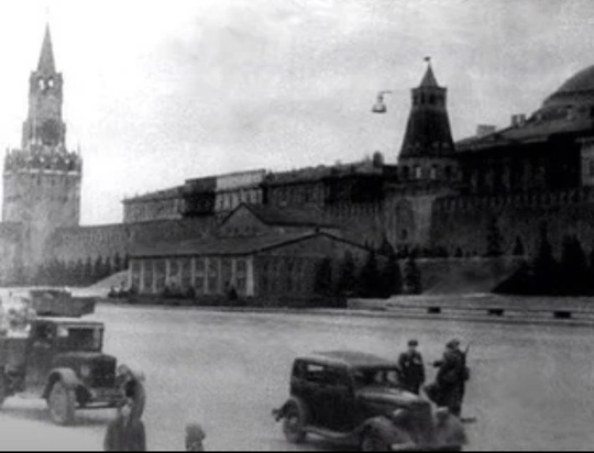 Маскировки Мавзолея В.И .Ленина от немецкой бомбардировки.Москва..0