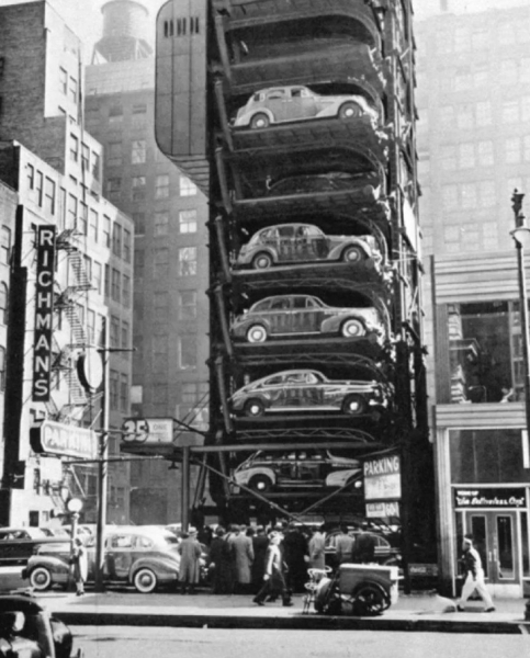 Многоуровневая вертикальная парковка в Чикаго, США, 1936 год.
В 1936..2