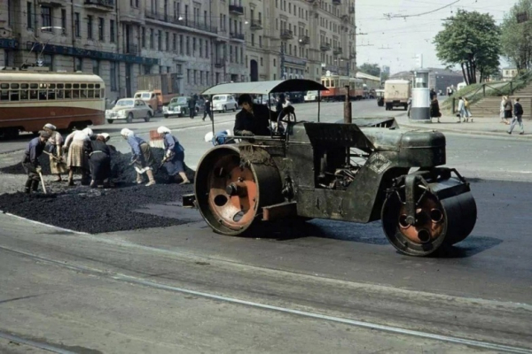 Москва. Укладка асфальта, 1959..0