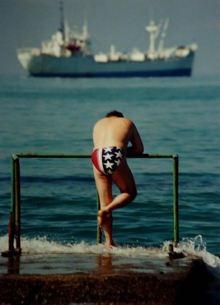 Мужчина на пляже, 1990-е..0