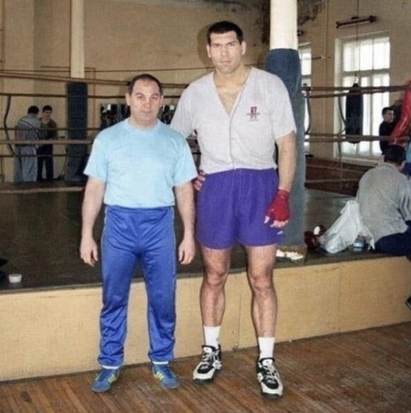 Начинающий боксер Коля Валуев в начале 90-х..0