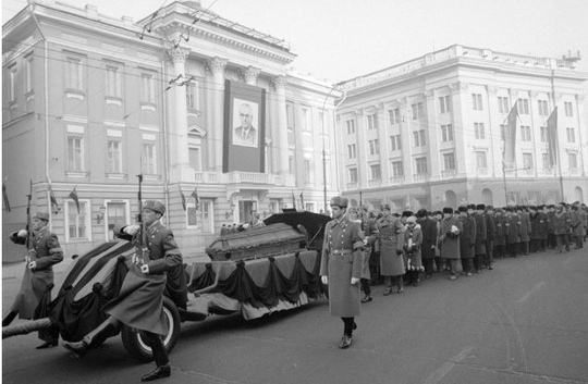 Похороны Юрия Андропова .Москва ,1984 г .

Автор фото : Владимир..0
