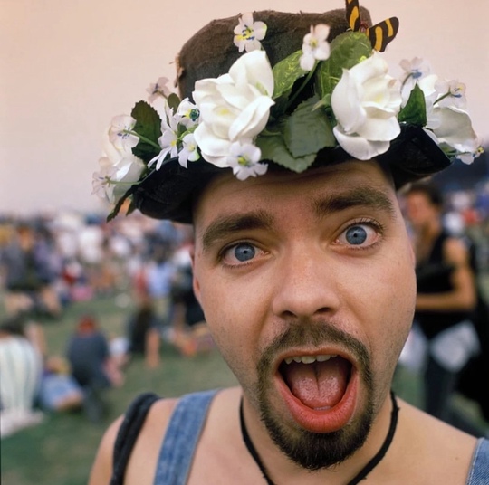 Посетители музыкального фестиваля в Гластонбери, 1990-е, фото —..9