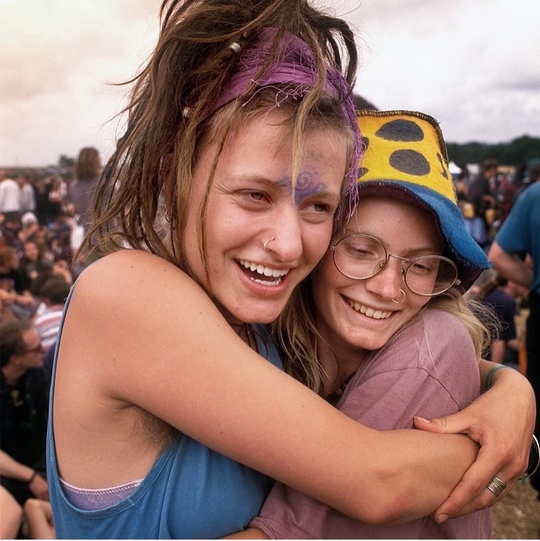 Посетители музыкального фестиваля в Гластонбери, 1990-е, фото —..0