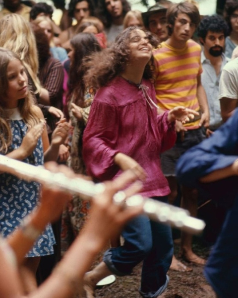 Посетители рок-фестиваля «Вудсток», штат Нью-Йорк, США, август 1969..4