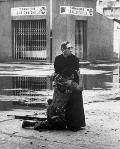 Последний обряд: культовая фотография Луиса Падильи и..0