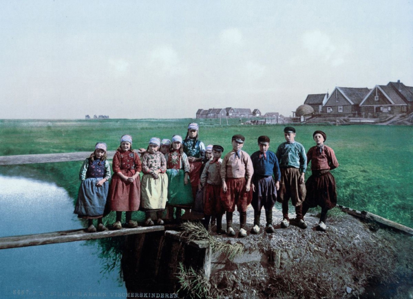 Повседневная жизнь голландцев на фотохромных открытках 1890-х..0