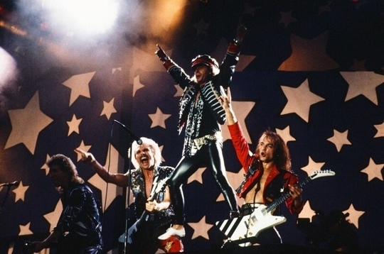 Scorpions выступают на стадионе «Лужники».Москва , 1989..0