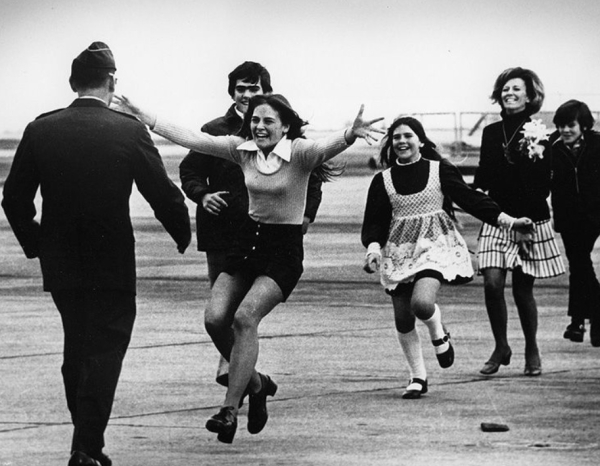 Семья в Объятиях Войны: Разбитое Воссоединение.

Фотография..0