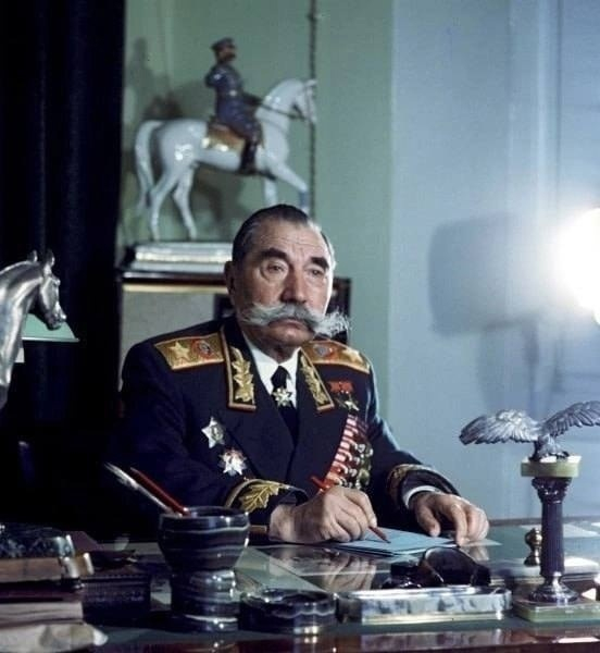 Семён Будённый в рабочем кабинете. Москва, 1973..0