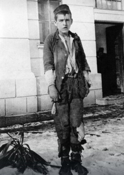 Славолюб Ковач, 12-летний югославский партизан, был пойман..0