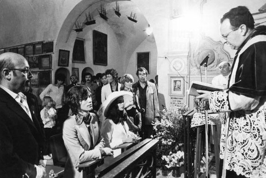 Свадьба Мика Джаггера и Бьянки, Сен-Тропе, 12 мая 1971..0