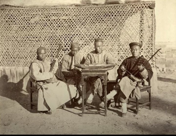 Уличные музыканты .Шанхай ,1865..0