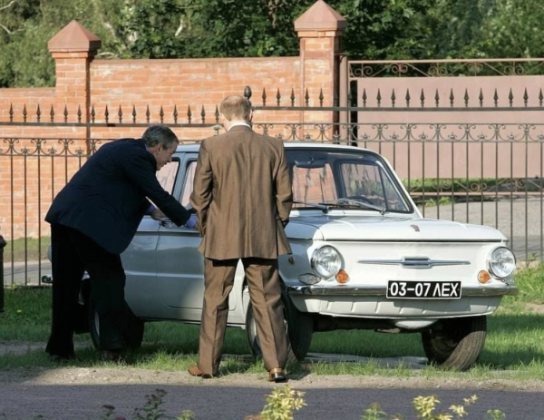 В 2006 году в Стрельне Владимир Путин показал Джорджу Бушу свой..0