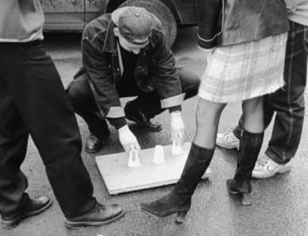 В 90-е годы игра в напёрстки приносила солидную прибыль. Многие..0