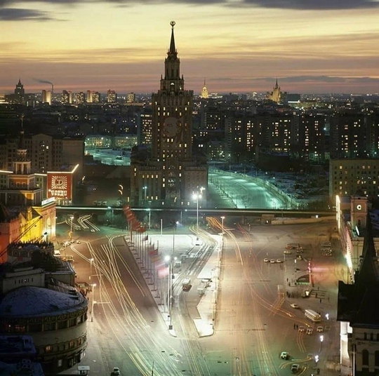 Вечерняя панорама Площади  трёх вокзалов.Москва, 1978..0