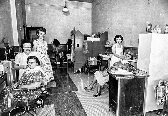 Закусочные, парикмахерские и магазины на знаменитом Шоссе 66, 1950-й..7