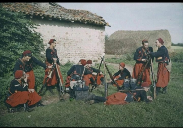 Алжирские зуавы ( лёгкая пехота французских  колониальных войск )..0