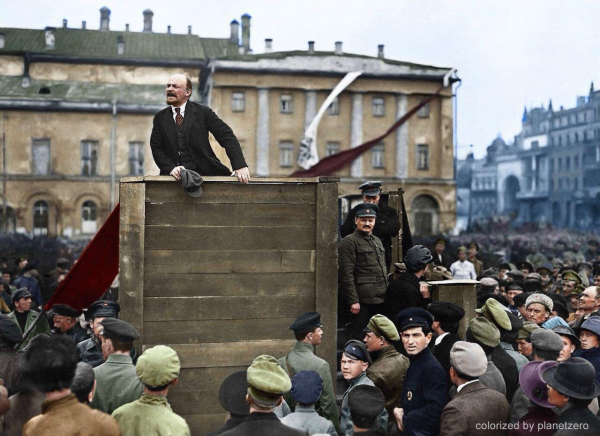 Цветная фотография с выступлением Ленина, сделанная в 1920..0