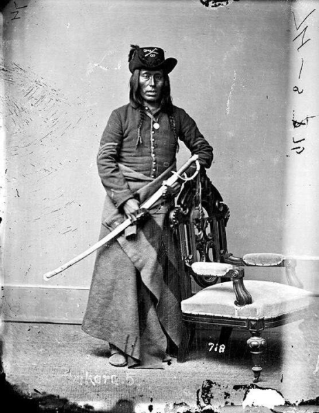 Индеец с именем Длинный Нож, США, 1886..0