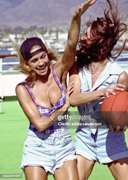 Канадская актриса Памела Андерсон на съёмках сериала «..0