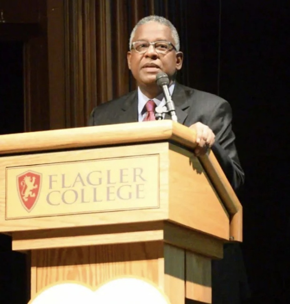 Кленнон Кинг: Расовый барьер и психиатрическая больница

Кленнон..1