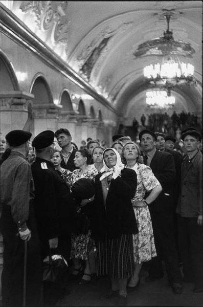 Колхозники на экскурсии в метро.Москва 1954..0