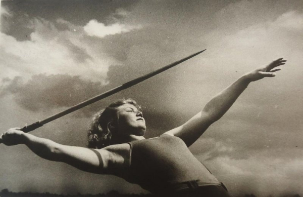 «Копьеметательница», СССР ,1937 г. 

Автор фото : Эммануил..0