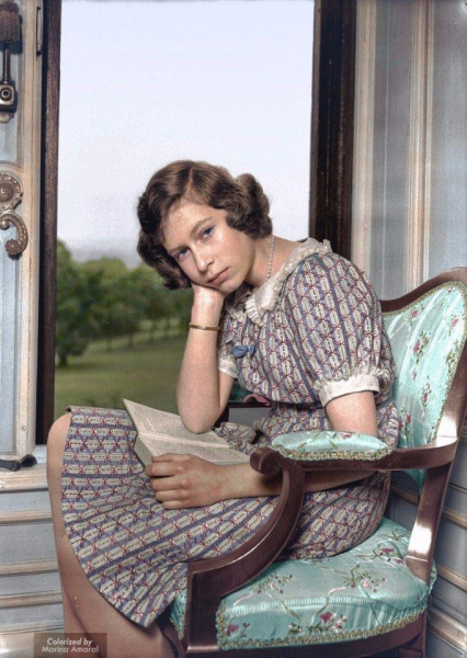 Королева Елизавета II (тогда принцесса Елизавета) в июне 1940 года,..0