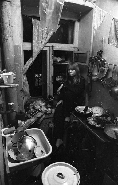 Кухня коммунальной квартиры .Москва ,1970-е.

Автор фото : Михаил..0