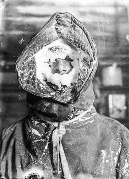 Метеоролог, закончил наблюдение за погодой. Антарктида, 1912..0