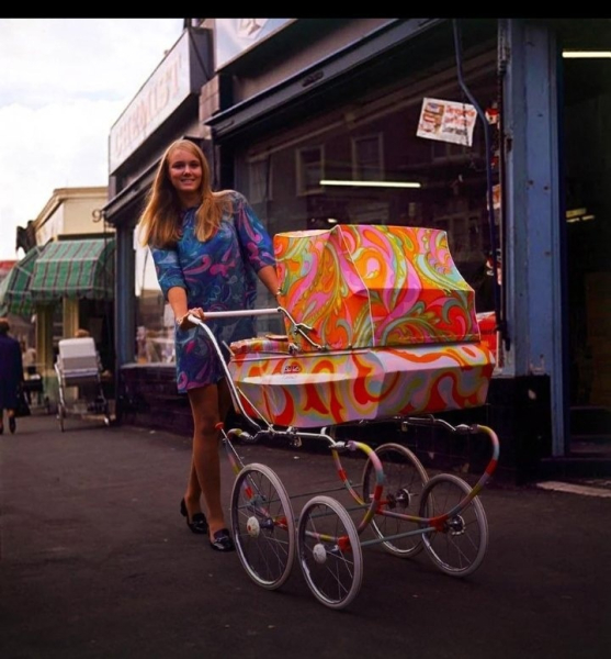 Модная мамаша .Лондон ,1967..0