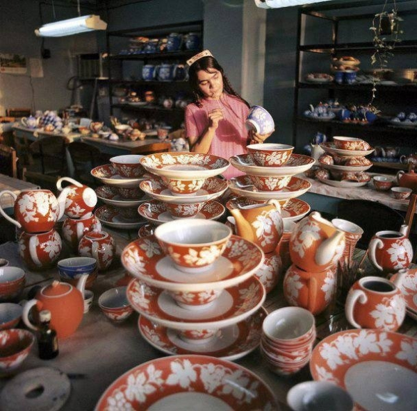 На фабрике фарфора в Самарканде, 1974..0