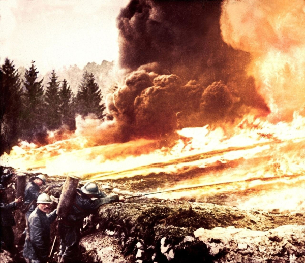 Огневой удар французских огнеметов в Вердене, 1916..0